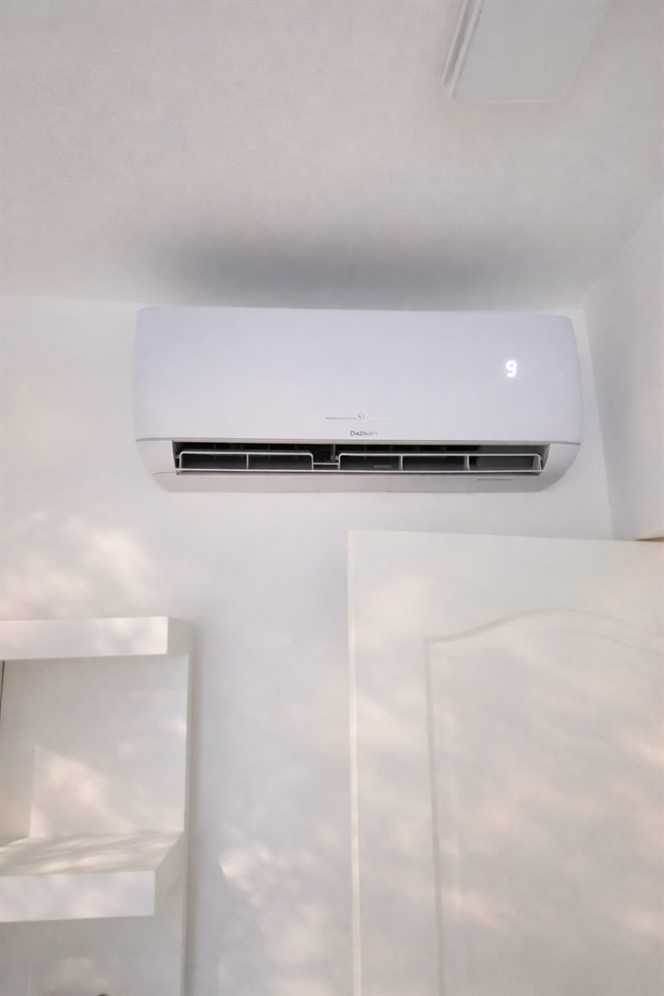 Unité intérieure de climatisation réversible installée
