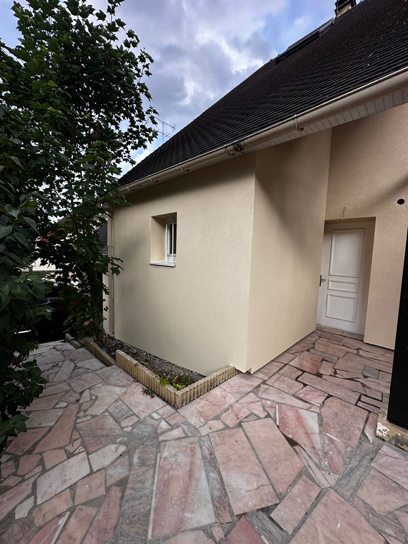 Façade isolée prête pour la finition